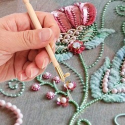 Кука за френска бродерия с мъниста