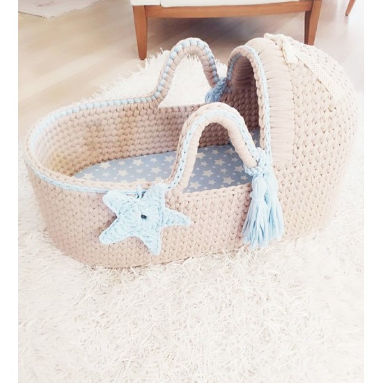 Wooden base for baby basket