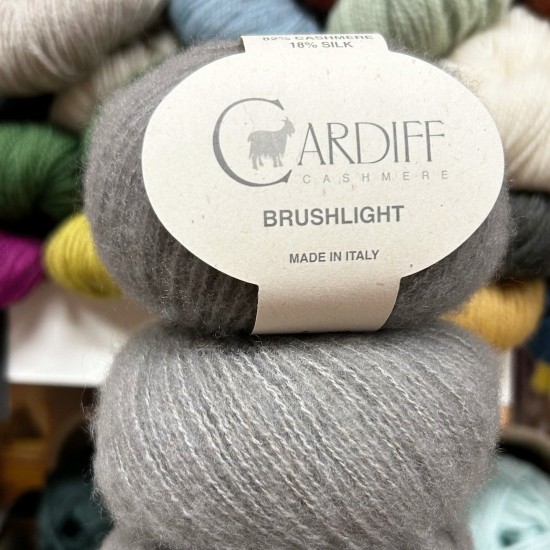 Бръшлайт Cardiff Cashmere Brushlight най-висок клас кашмир и коприна Бръшлайт Cardiff Cashmere Brushlight най-висок клас кашмир и коприна
