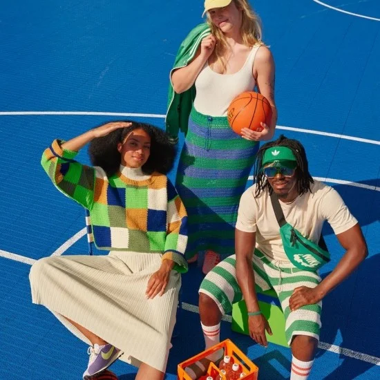 Hook Out!: Fresh Crochet Wear - книга Laine